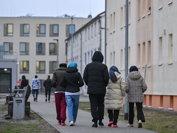 Zur Jahresmitte lebten in Deutschland rund 60.000 Geflüchtete mehr als Ende 2023. (Archivbild) - © Patrick Pleul/dpa