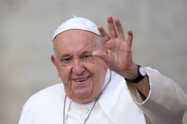 Papst Franziskus fordert von Kardinälen Sparsamkeit. - © Andrew Medichini/AP