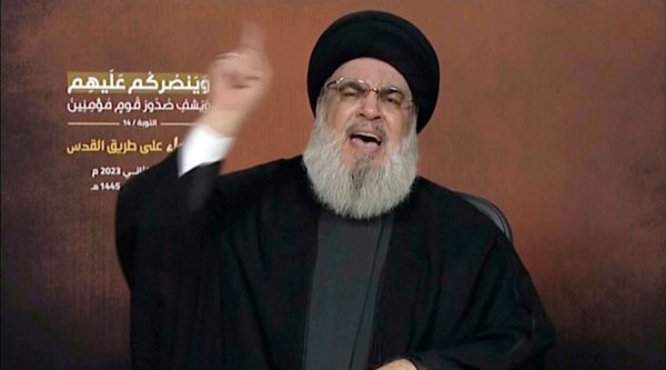Hisbollah-Führer Hassan Nasrallah droht Israel mit Vergeltung. - © Uncredited/AP/dpa