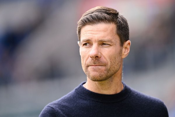 Leverkusens Trainer Xabi Alonso hält die Spieler-Kritik am vollen Fußball-Kalender für berechtigt - © Uwe Anspach/dpa