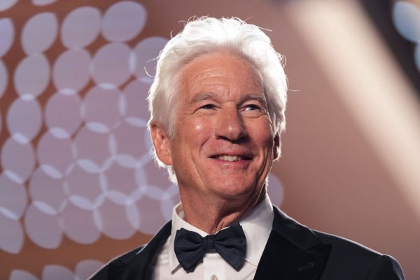 Hollywoodstar Richard Gere sieht im Altwerden einen natürlichen Prozess (Archivbild). - © Scott A Garfitt/Invision/AP/dpa