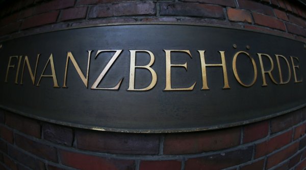 Um Betrügern nicht auf den Leim zu gehen, raten Experten zur Vorsicht. (Symbolfoto) - © Axel Heimken/dpa