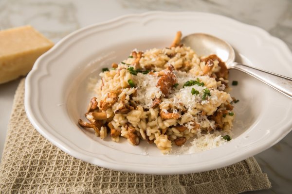 Risotto lässt sich vielseitig kombinieren. Passend zum Herbst bieten sich Kürbis oder Pilze an. - © Christin Klose/dpa-tmn