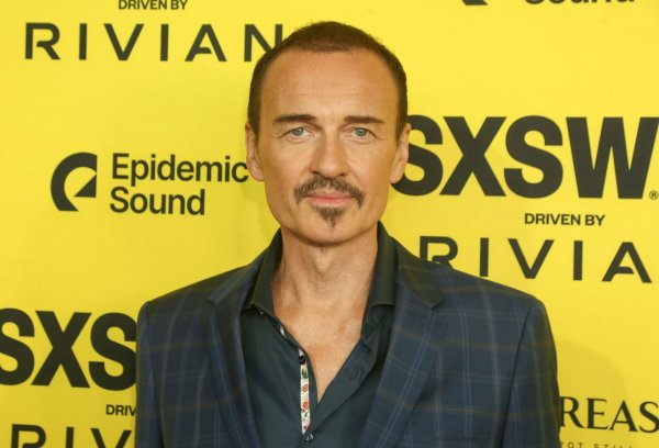 Der Schauspieler Julian McMahon starb nach einer Krebserkrankung. (Archivbild) - © Jack Plunkett/Invision via AP/dpa