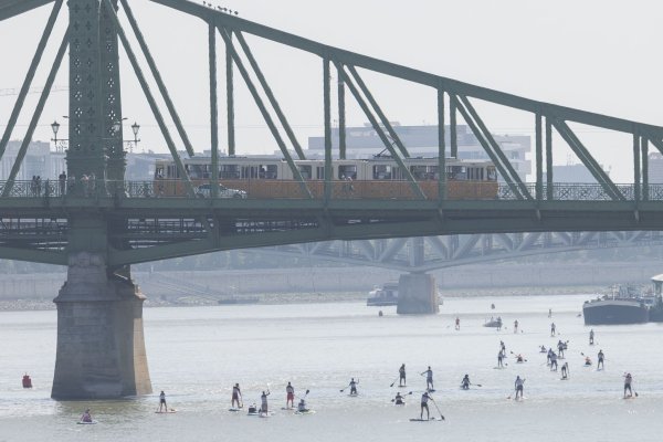 In Budapest ist das Schwimmen in der Donau punktuell möglich. (Archivbild) - © Attila Volgyi/XinHua/dpa