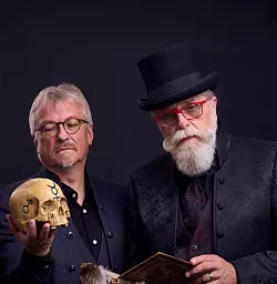 Rätselhafte Magie trifft auf kulinarische Köstlichkeiten: Die Land-Wirte veranstalten Magische Dinner mit dem Duo „Fabula Magica“. Das hat noch einen Überaschungsgast dabei. - © Ben Hermanni