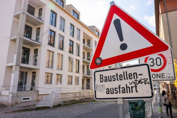 Der Mieterschutzbund befürchtet eine weitere Verschärfung der ohnehin angespannten Wohnungsmarktlage. (Archivbild) - © Jan Woitas/dpa