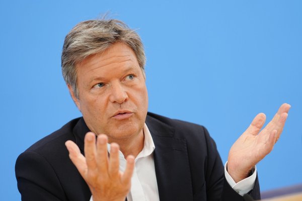 Musste schlechte Nachrichten verkünden: Minister Habeck. - © Kay Nietfeld/dpa