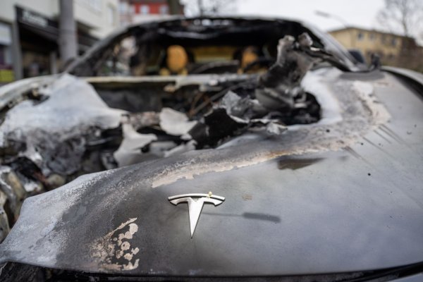 Tesla verliert weiter Marktanteile in Europa. (Archivbild) - © Christophe Gateau/dpa