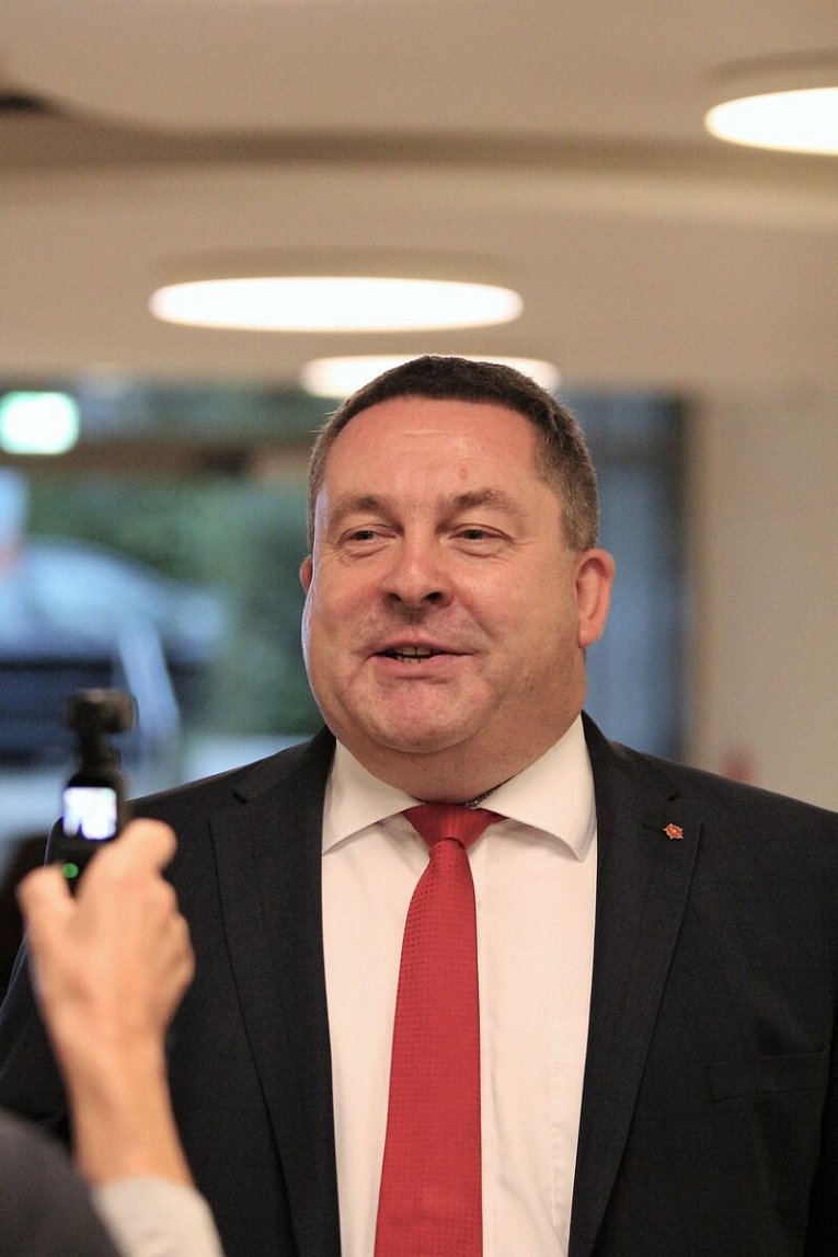 Dr. Axel Lehmann, Landrat, 55