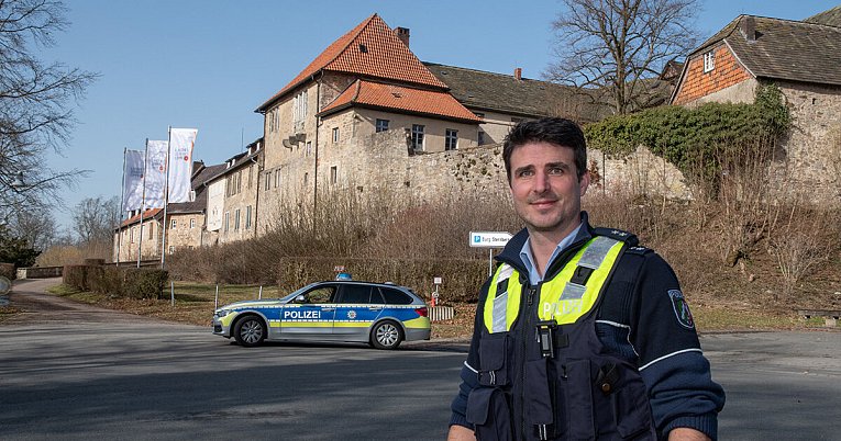Polizist Tiedge vor Ort