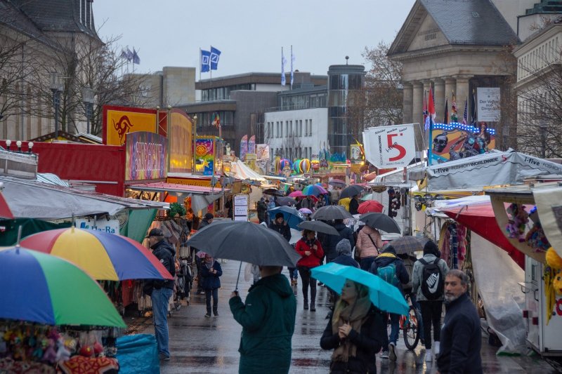 Regenwetter trübt die Freude an der Andreasmesse Lokale Nachrichten