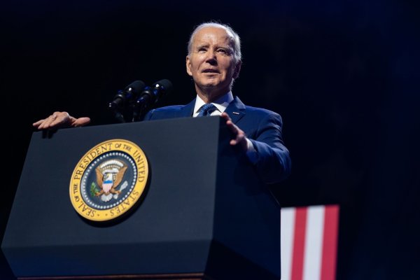 US-Präsident Joe Biden hält eine Rede über Demokratie. - © Evan Vucci/AP/dpa