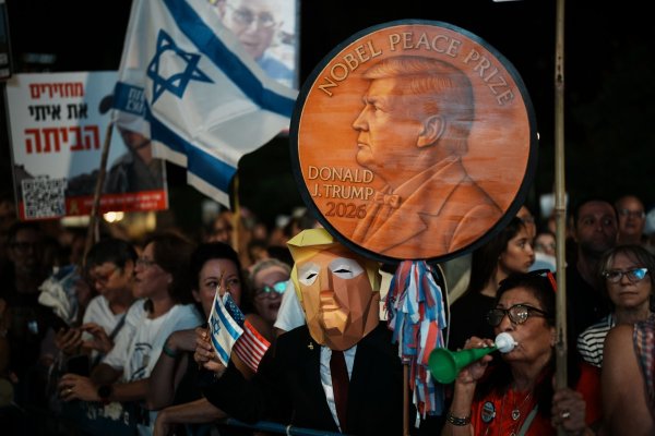 Bei der Kundgebung in Tel Aviv waren «Danke Trump»-Sprechchöre zu hören. - © Emilio Morenatti/AP/dpa