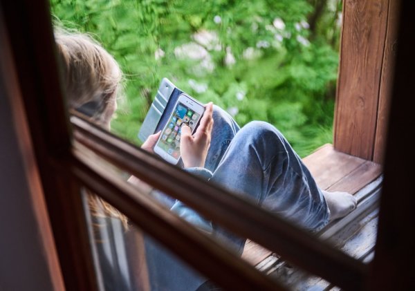 «Soziale Medien sind aus dem Alltag nicht mehr wegzudenken.» - © Annette Riedl/dpa