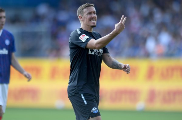 Paderborns Max Kruse schimpft mit seinen Mitspielern. - © Michael Schwartz/dpa/Archivbild