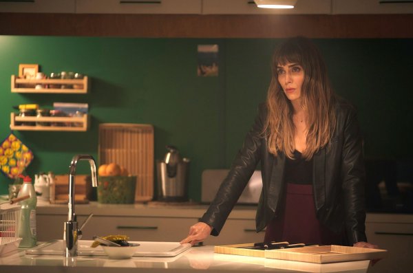 Nach der Veröffentlichung eines Videos, auf dem sie beim Sex mit ihrem Schüler zu sehen ist, steht das Leben von Macarena (Irene Arcos) auf dem Kopf. Zu sehen gibt es die Drama-Serie «You Shall Not Lie - Tödliche Geheimnisse» in der Nacht vom 14. auf den 15. Oktober im Ersten - und anschließend in der ARD-Mediathek. - © ARD Degeto/Beta Film/Moviestar/filmax/Arca Audiovisual/dpa