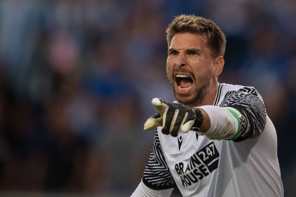 Torwart Ron-Robert Zieler fühlt sich bei Hannover wohl. - © Swen Pförtner/dpa