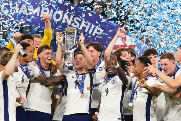 Riesenjubel bei den Engländern. - © Petr David Josek/AP/dpa