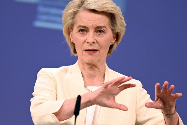 EU-Kommissionspräsidentin von der Leyen reagiert auf Kritik am Budgetvorschlag. (Archivbild) - © Ansgar Haase/dpa