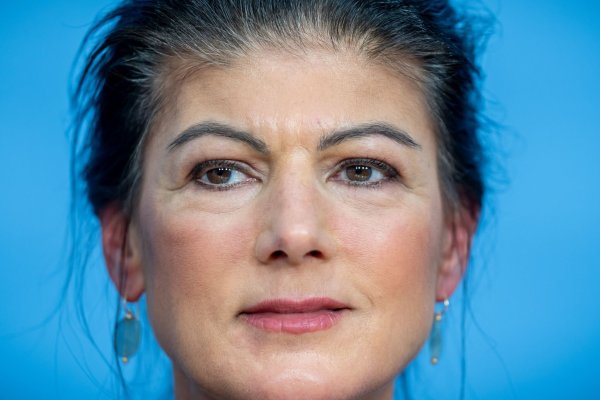Sahra Wagenknecht gibt den Vorsitz des BSW ab. - © Michael Kappeler/dpa