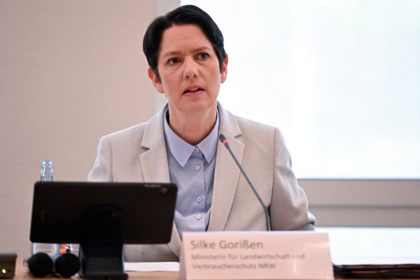 NRW-Agrarministerin Silke Gorißen stellt die Pflanzenschutz-Strategie vor. (Archivfoto) - © Federico Gambarini/dpa