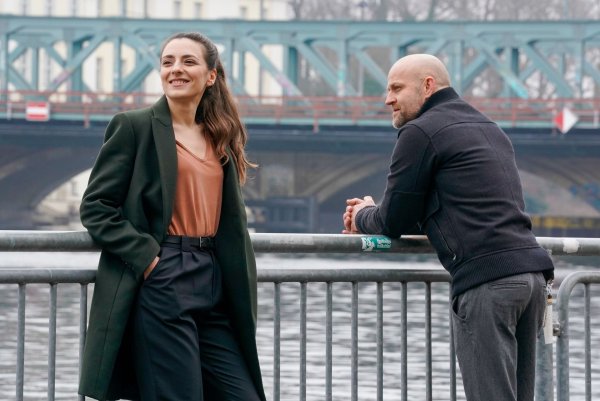 Die Krimireihe "Jenseits der Spree" mit Jürgen Vogel (r) konnte die Zuschauer überzeugen. - © Oliver Feist/ZDF/dpa