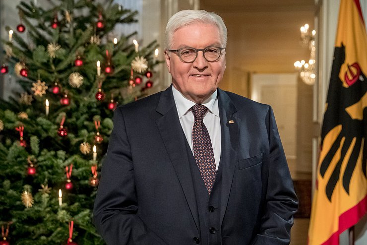 Das Erste überträgt am 1. Feiertag die traditionelle Weihnachtsansprache des Bundespräsidenten. Ab 20.10 Uhr ist der gebürtige Detmolder Frank-Walter Steinmeier im Fernsehen zu sehen.  - © Michael Kappeler/dpa