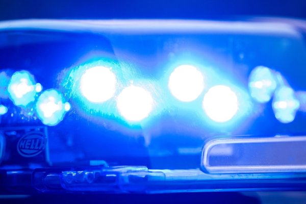 Eine Fußgängerin ist in Wesel nach einem Unfall mit einem Auto gestorben. - © Lino Mirgeler/dpa