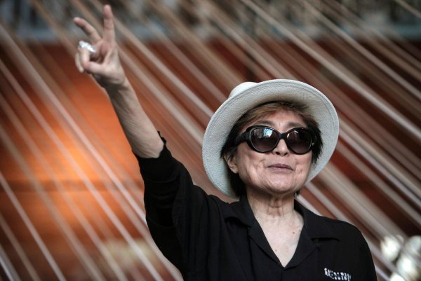Ein Fahrer hat die Uhr bei Yoko Ono gestohlen, ist das Gericht überzeugt. (Archivbild) - © Sashenka Gutiérrez/EFE/dpa