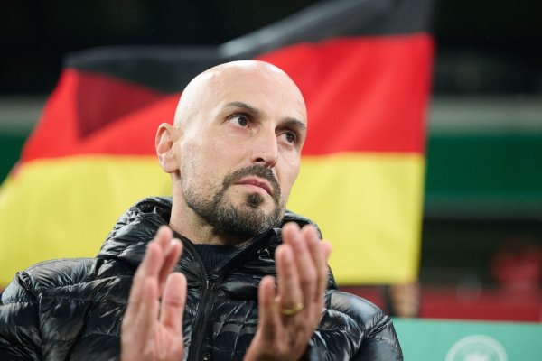 Trainer Antonio Di Salvo erhofft sich wichtige Erkenntnisse. - © Bernd Thissen/dpa
