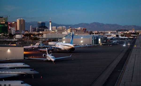 Flugpassagiere in den USA haben jetzt verbesserte Rechte bei Verspätungen und Ausfällen. - © Zacharie Scheurer/dpa-tmn