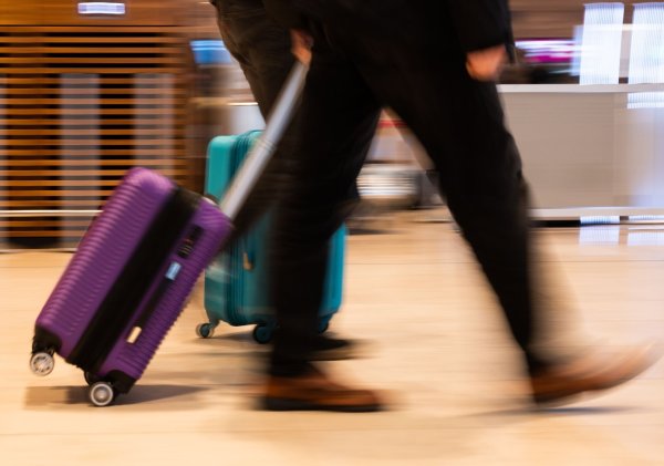 Konkret richtet sich die Beschwerde gegen sieben Fluggesellschaften. (Foto Illustration) - © Christophe Gateau/dpa