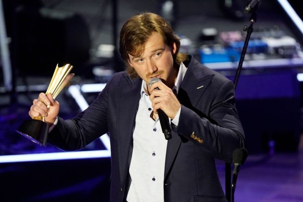 Morgan Wallen holt den CMA-Spitzenpreis, fehlt aber bei der Show. (Archivbild) - © Mark Humphrey/AP/dpa