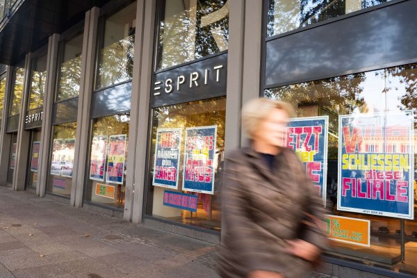Einige Geschäfte von Esprit in Deutschland werden nun doch erst später geschlossen als geplant. - © Alicia Windzio/dpa