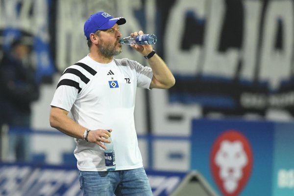 Sucht den Weg aus der Krise: HSV-Trainer Steffen Baumgart - © Swen Pförtner/dpa