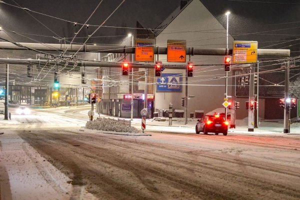 In Nordrhein-Westfalen bleibt es winterlich. - © Gianni Gattus/dpa