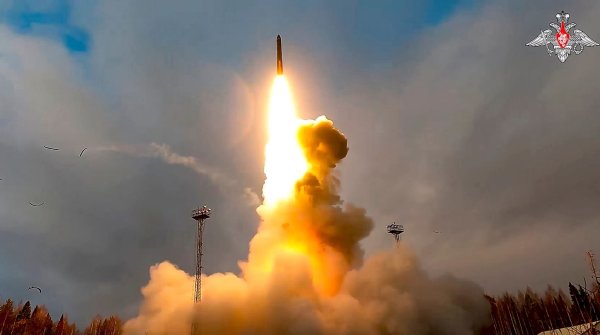 Russland soll eine Interkontinentalrakete auf die Ukraine geschossen haben. (Archivbild) - © Uncredited/Russian Defense Ministry Press via AP/dpa