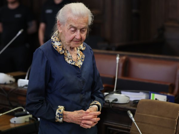 Ursula Haverbeck wurde mehrfach verurteilt. (Archivbild) - © Ulrich Perrey/dpa