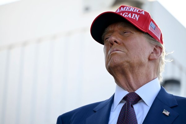 Fox News wird eine zentrale Rolle in Trumps Alltag nachgesagt - und bei seiner Personalwahl. - © Brandon Bell/Getty Images North America Pool via AP/dpa
