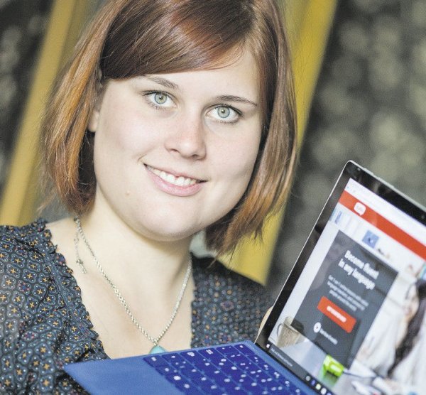 Die angehende Englischlehrerin Jana Kley (26) kommt im Netz gerne mit Muttersprachlern ins Gespräch. - © Oliver Krato