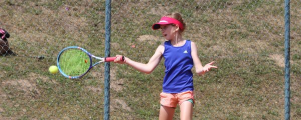 Ihr Höhenflug ist erst im Halbfinale gestoppt worden: Jule Braig vom TC Herrentrup. - © Oliver König