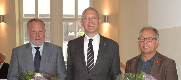 Fachsbereichsleiter Michael Jacobsmeier, Bürgermeister Stefan Rother und Kämmerer Ingo Barz (von links) - © Manfred Brinkmeier
