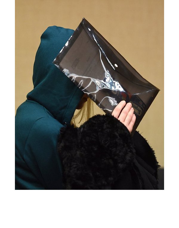 Offenbarte sich: Die 32-jährige Angeklagte aus Herne muss sich wegen Beihilfe zum Mord vor dem Landgericht Bochum verantworten. - © dpa