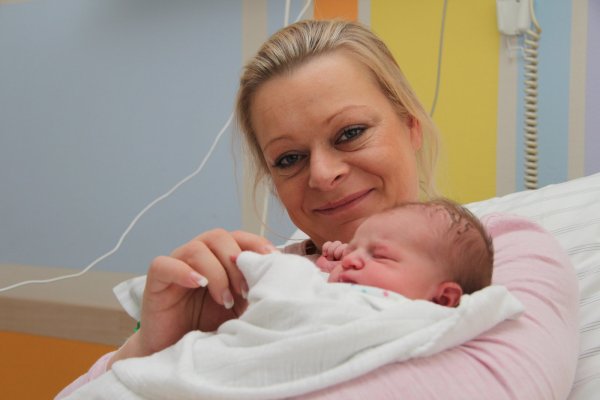 Paulina Brünger, geboren am 1.1. 2016, 0.03 Uhr, mit Mutter Alexandra Schuster (34) aus Wendlinghausen - © Thorsten Engelhardt