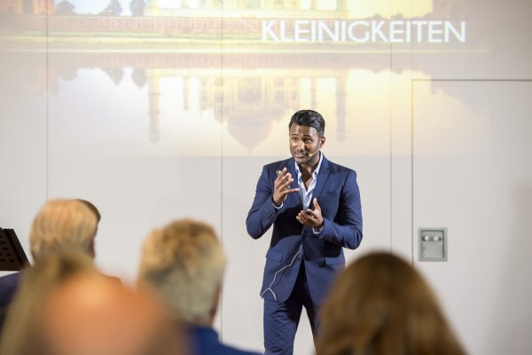 In Aktion: Biyon Kattilathu, Speaker und Motivationsentertainer aus Hagen, kommt nach Detmold. - © Privat