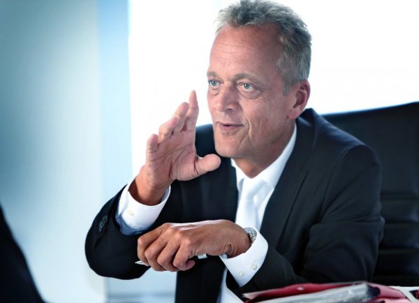 Im Gespräch: Peter Wüller, Rechtsanwalt aus Bielefeld, vertritt Angelika W. Ihr wird ein Doppelmord vorgeworfen. 
- © Sarah Jonek