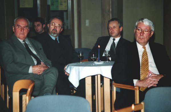Ort der Verständigung: Heinz-Wilhelm Quentmeier (rechts) hat den Ausbau der Internationalen Jugendbegegnungsstätte in Polen mitbegleitet. - © ArchivFoto: Auschwitz kKmitee