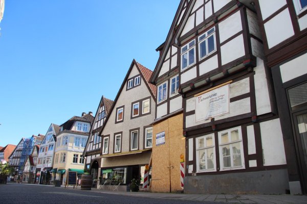 Während eines der Untergeschosse als Ladenlokal genutzt werden soll, wird in den übrigen Geschossen der Häuser 36 und 38 in der Krummen Straße ein Apart-Hotel für Fahrradfahrer eingerichtet. - © Sven Koch