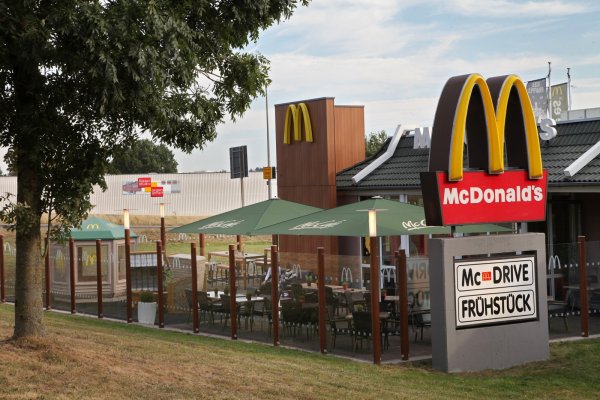  Der McDonald-Schnellimbiss am Ende der Ostwestfalenstraße in Lemgo. - © Bernhard Preuß